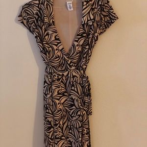 Women’s Notice Wrap Dress Size S
